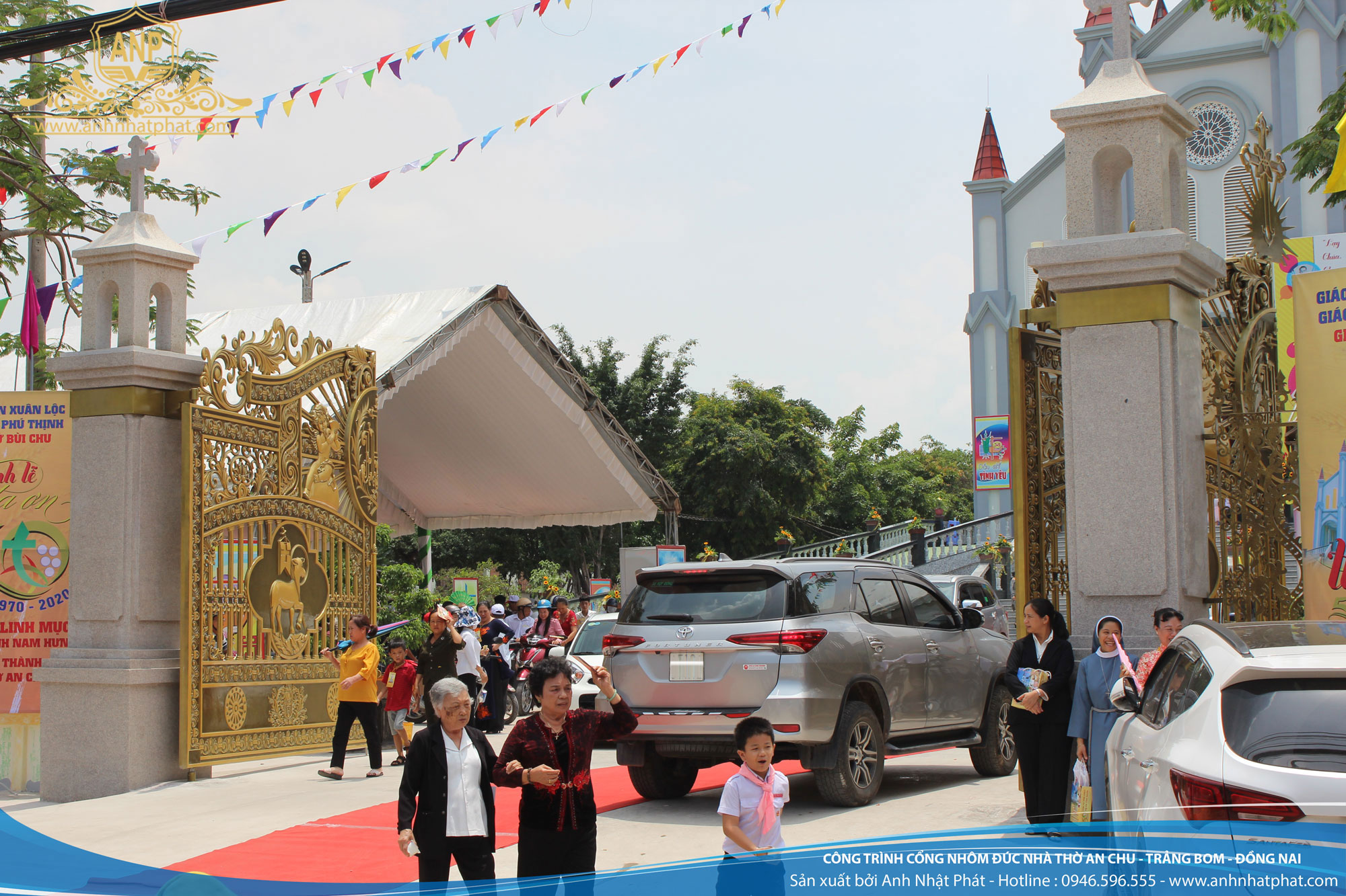 cổng nhôm đúc nhà thờ