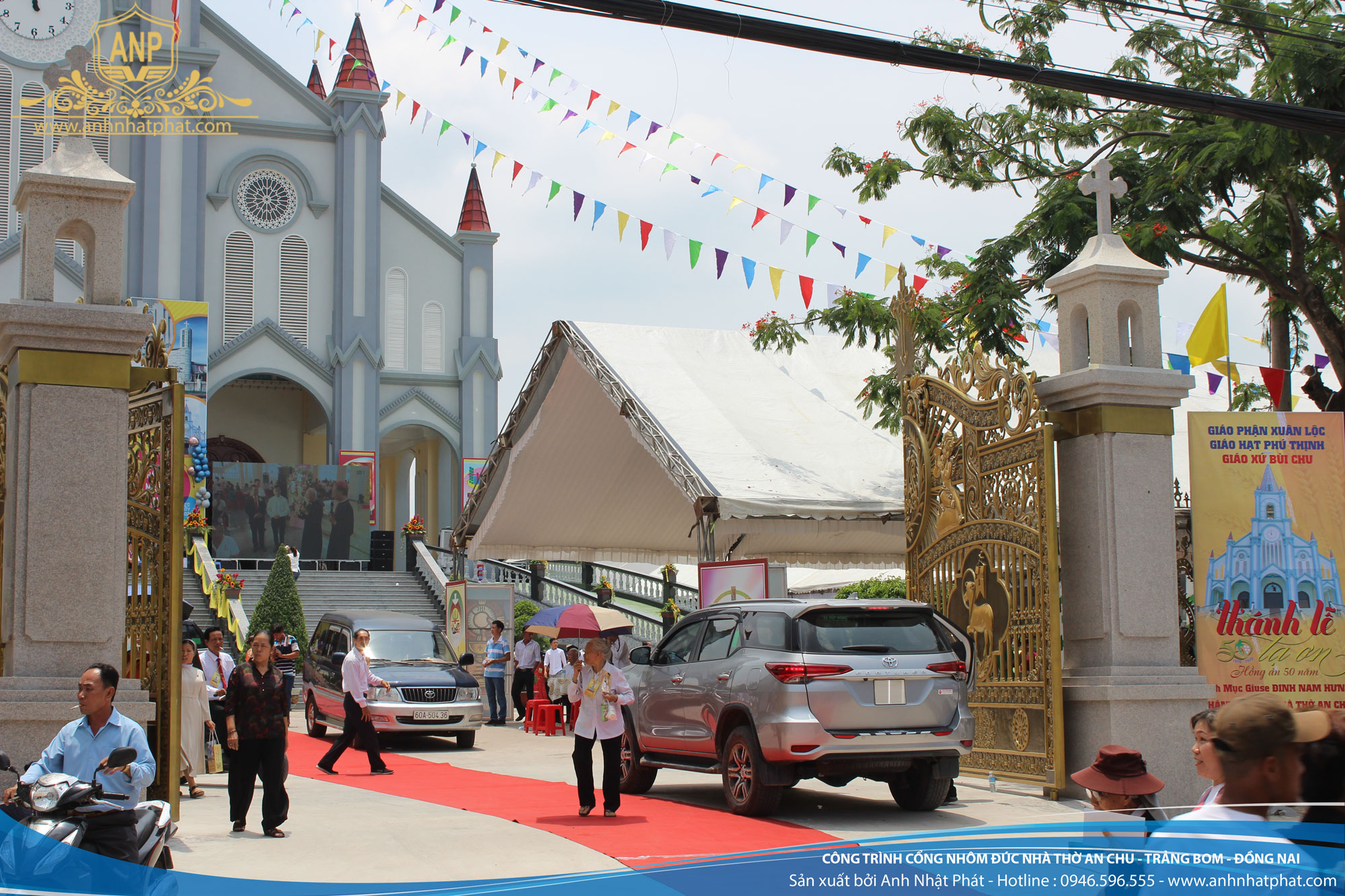 cổng nhôm đúc nhà thờ