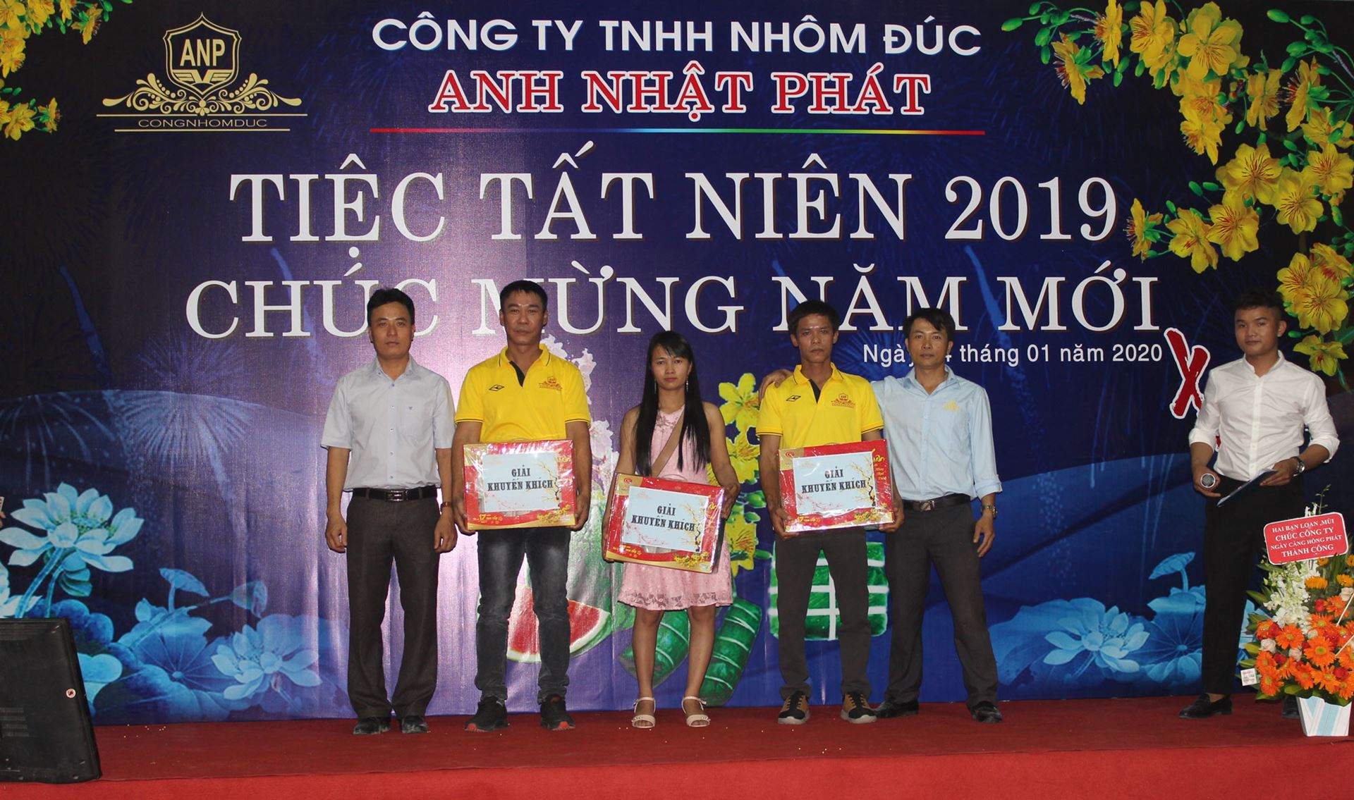 tất niên nhôm đúc anh nhật phát