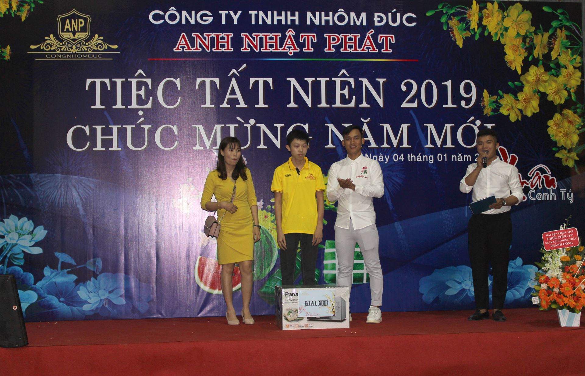 tất niên nhôm đúc anh nhật phát