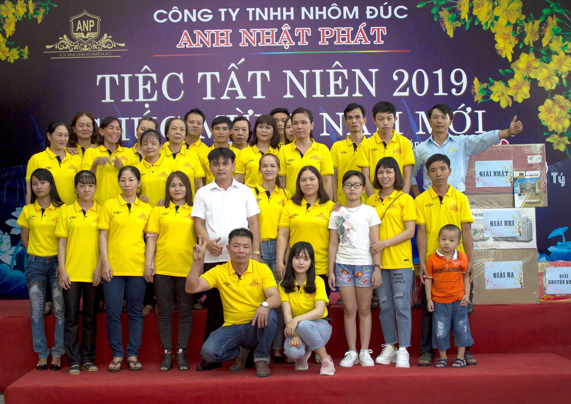 tất niên nhôm đúc anh nhật phát