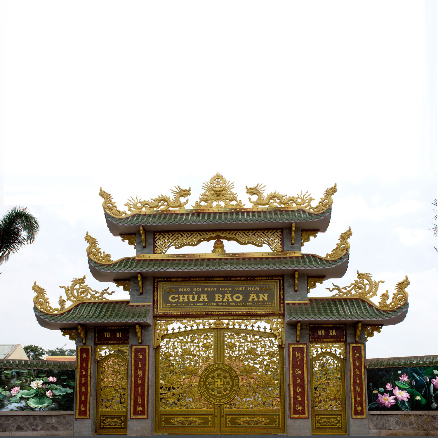 cổng nhôm đúc nhà chùa